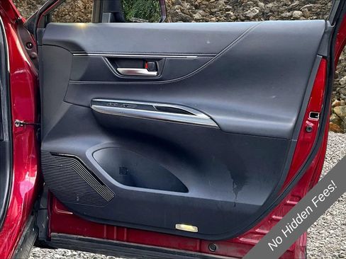 Used 2021 Toyota Venza XLE w/ Carpet Mat Package (TMS) AWD/4WD image 17