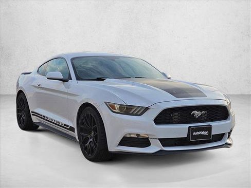 Used 2015 Ford Mustang Coupe RWD image 3