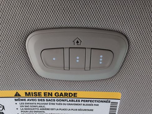 Used 2023 Chrysler Pacifica Limited FWD image 42