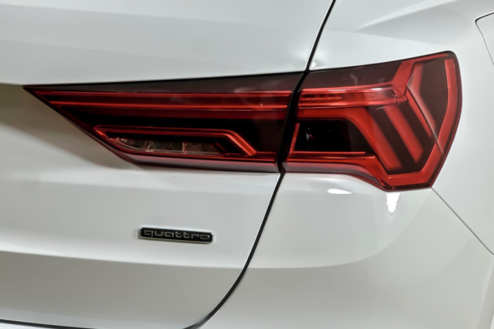 Used 2023 Audi Q3 2.0T Premium w/ Black Optic Sport Package AWD/4WD image 25