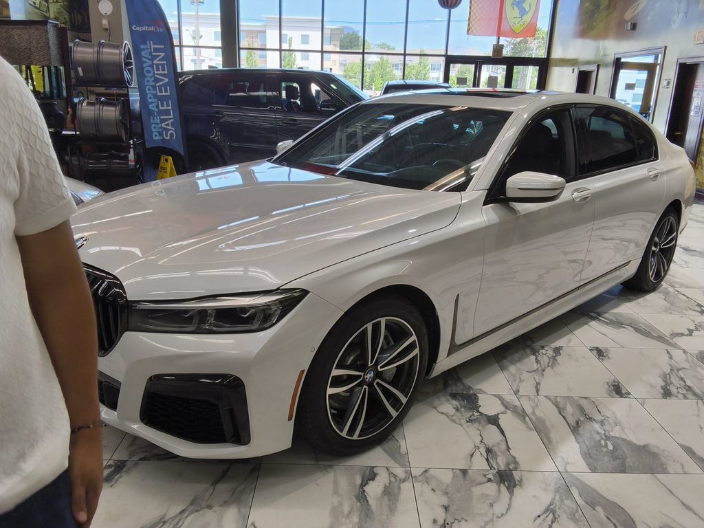 Used 2021 BMW 750i xDrive w/ Executive Package AWD/4WD image 4