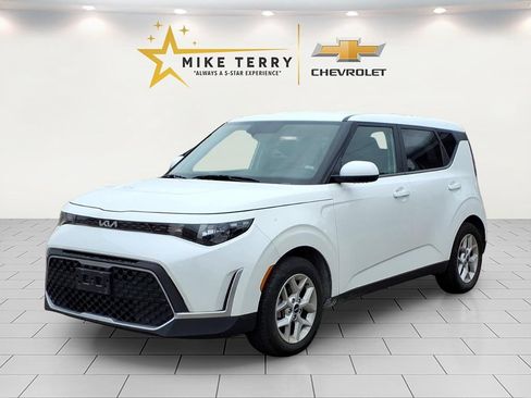 Used 2024 Kia Soul LX w/ Option Group 015 FWD image 1