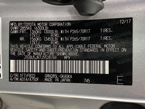 Used 2018 Toyota 4Runner SR5 AWD/4WD image 30