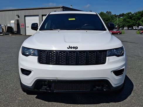 Used 2019 Jeep Grand Cherokee Laredo AWD/4WD image 2