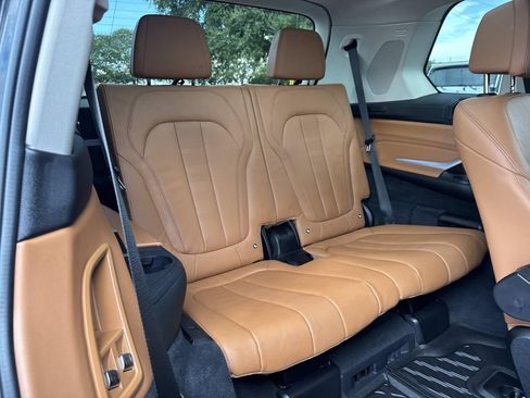 Used 2021 BMW X7 xDrive40i w/ Premium Package AWD/4WD image 11