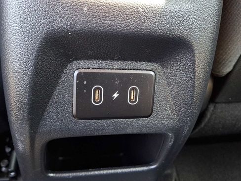 Used 2024 Hyundai Venue SEL FWD image 11