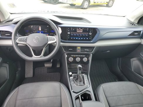 Certified 2023 Volkswagen Taos SE FWD image 3