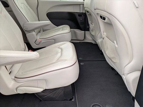 Used 2017 Chrysler Pacifica Limited w/ Advanced Safetytec Group image 22