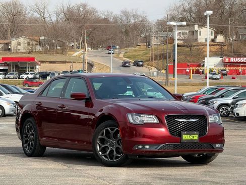 Used 2018 Chrysler 300 S w/ 300S Premium Group image 1