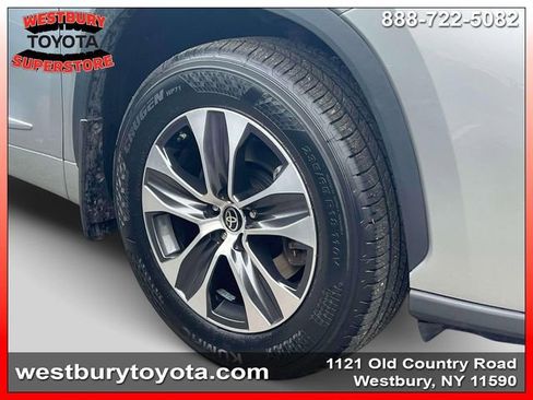 Used 2023 Toyota Highlander XLE image 13