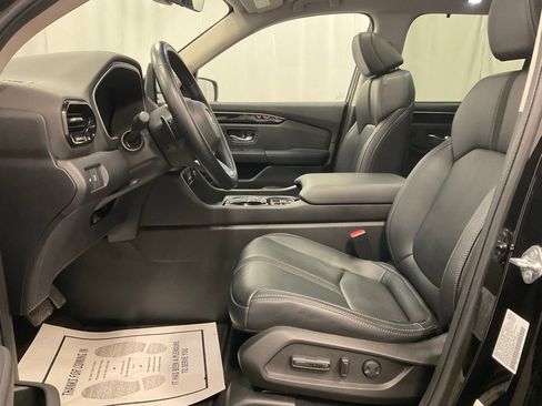 Used 2023 Honda Pilot Touring image 4