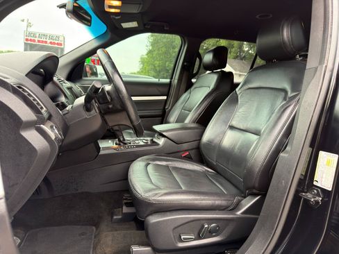 Used 2017 Ford Explorer XLT w/ Equipment Group 202A AWD/4WD image 9