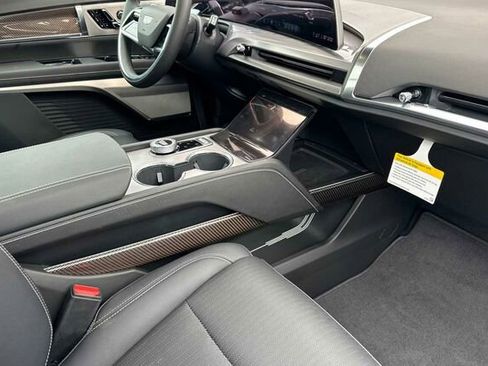 New 2026 Cadillac Vistiq Premium Luxury w/ LPO, Floor Liner Package AWD/4WD image 17