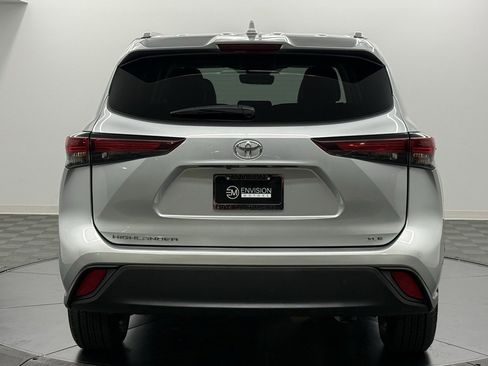Used 2024 Toyota Highlander LE image 8