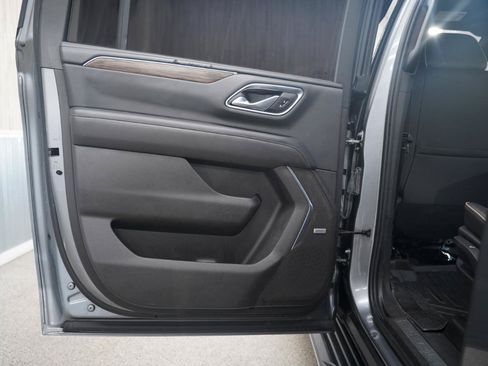 Used 2021 Chevrolet Suburban Premier RWD image 34