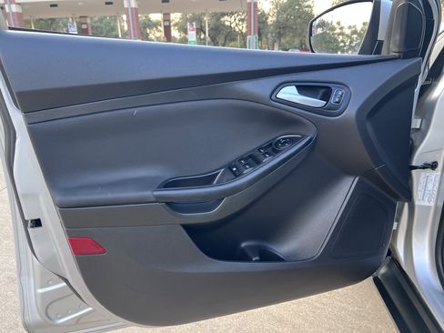 Used 2018 Ford Focus SE image 18
