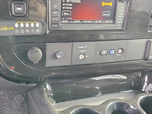 Used 2018 GMC Savana 2500 Extended w/ Enhanced Convenience Package image 27