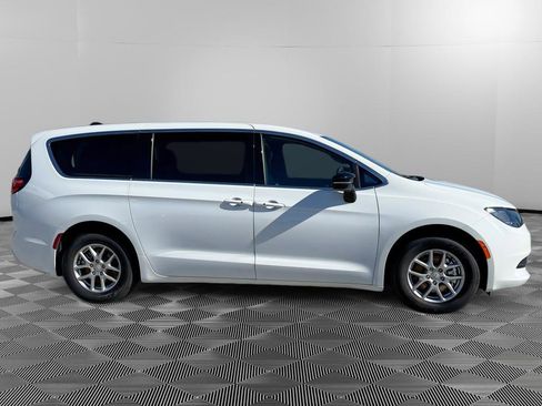 New 2026 Chrysler Voyager LX image 7