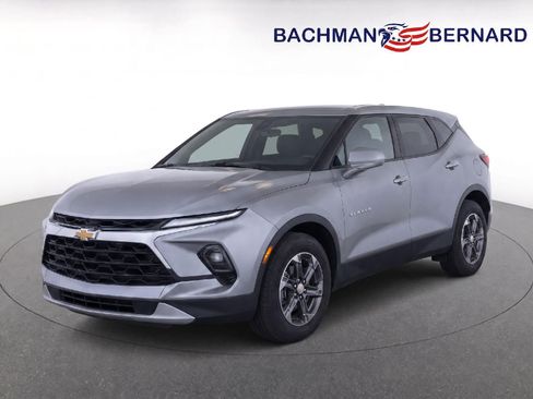 Used 2025 Chevrolet Blazer LT FWD image 3