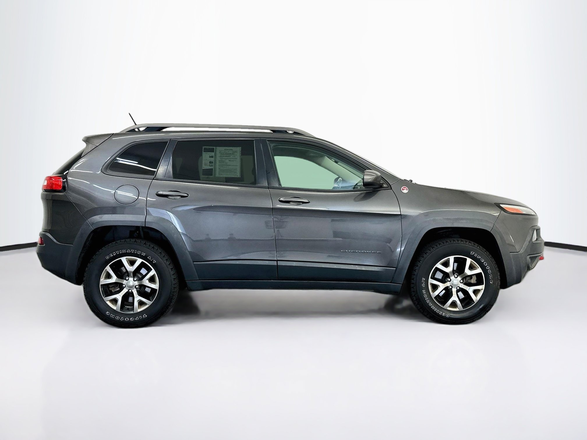 Used 2015 Jeep Cherokee Trailhawk w/ Cold Weather Group AWD/4WD image 10