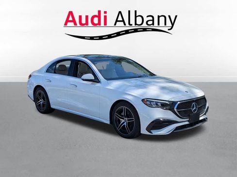 Used 2024 Mercedes-Benz E 350 4MATIC Sedan image 3