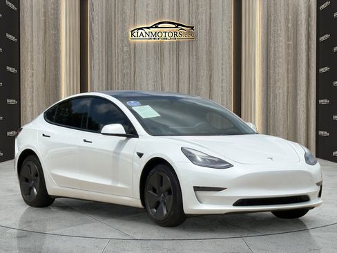 Used 2023 Tesla Model 3 Standard Range RWD image 1