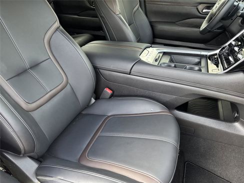 Used 2025 Nissan Armada SL w/ Captain's Chari Seat Package RWD image 38