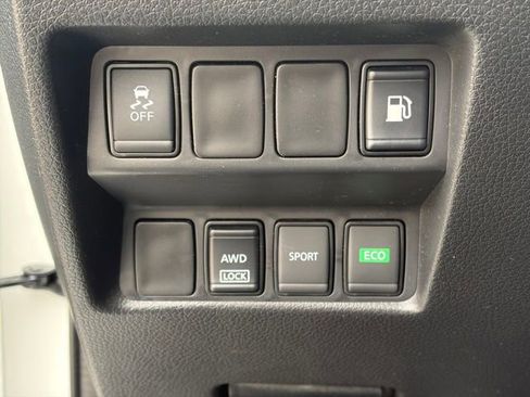 Used 2018 Nissan Rogue S image 19