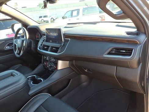 Used 2021 Chevrolet Tahoe Premier w/ Premium Package image 16
