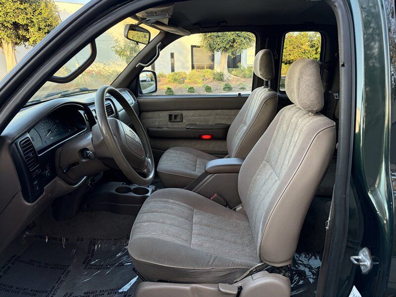 Used 2000 Toyota Tacoma PreRunner RWD image 15