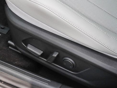 New 2026 Hyundai Elantra Limited FWD image 28