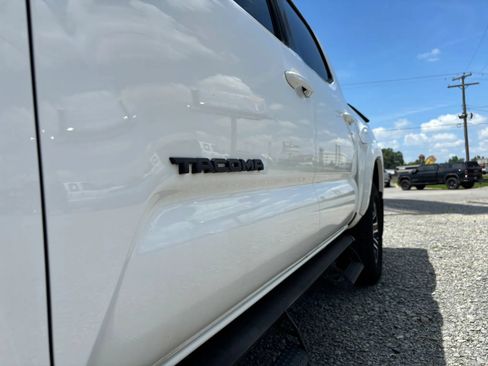 Used 2021 Toyota Tacoma TRD Sport w/ Technology Package AWD/4WD image 24