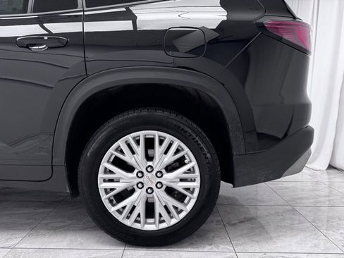 Used 2024 GMC Acadia Elevation image 9