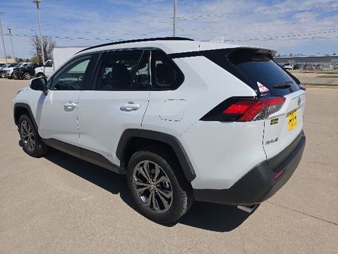 Used 2025 Toyota RAV4 XLE Premium AWD/4WD image 4