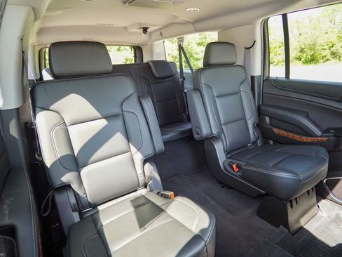 Used 2019 Chevrolet Suburban Premier AWD/4WD image 38