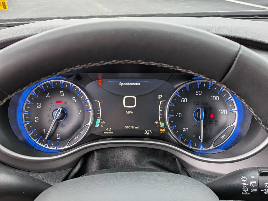 Certified 2025 Chrysler Pacifica Select FWD image 17