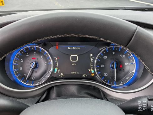 Certified 2025 Chrysler Pacifica Select FWD image 17