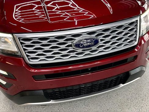 Used 2016 Ford Explorer Platinum image 36