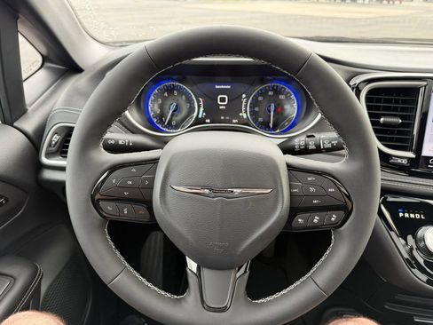 New 2026 Chrysler Pacifica Select w/ S Appearance Package FWD image 19