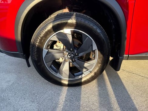 Used 2024 Nissan Rogue SV image 28