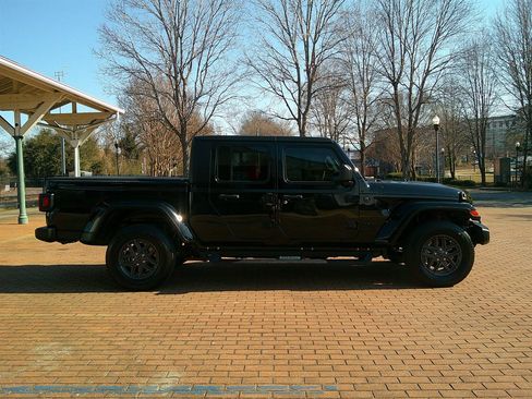 Used 2024 Jeep Gladiator Sport image 4