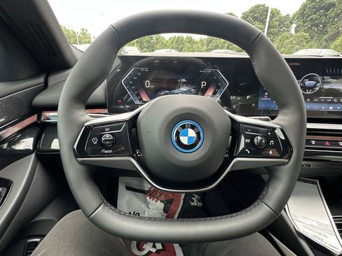 Used 2026 BMW i5 eDrive40 image 16