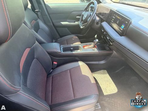 Used 2025 Nissan Kicks SR w/ SR Premium Package FWD image 10