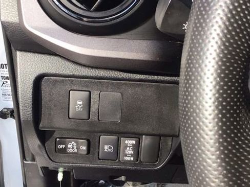 Used 2020 Toyota Tacoma TRD Sport image 18