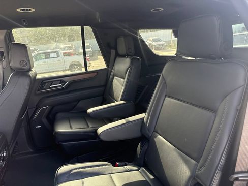 Used 2025 GMC Yukon Denali AWD/4WD image 13