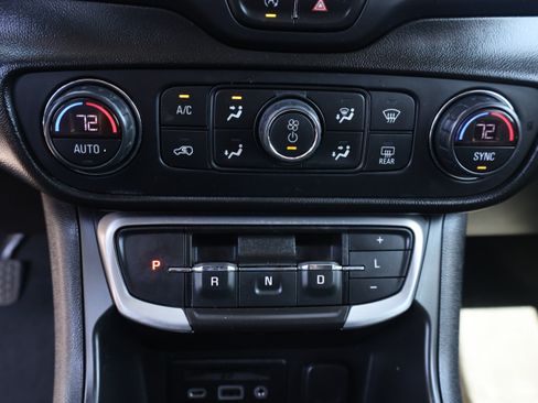 Used 2022 GMC Terrain SLE w/ Driver Convenience Package FWD image 9