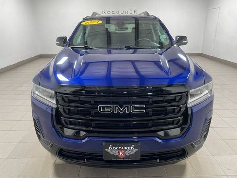 Used 2023 GMC Acadia SLE w/ Driver Convenience Package image 2