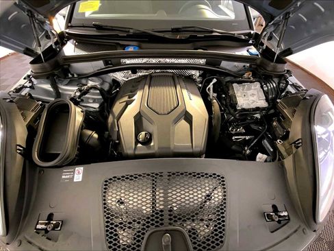New 2026 Porsche Macan image 21