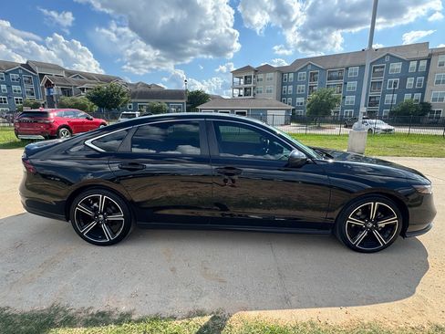 Used 2024 Honda Accord Sport image 9