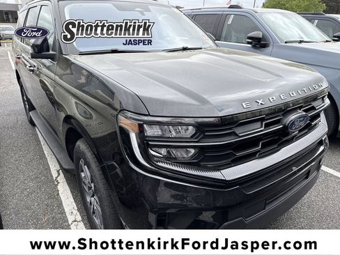 Used 2025 Ford Expedition Active image 1